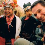 Norra Laos -03. I bergen hos Akha folket. Det vete fasen om dom hade haft långväga främmande förut. För mig var det i vilket fall än av dom mest avlägsna och främmande platser jag varit på. Och väldigt trevligt. Jag och Kerstin filmade för "Packat & Klart" i SVT.